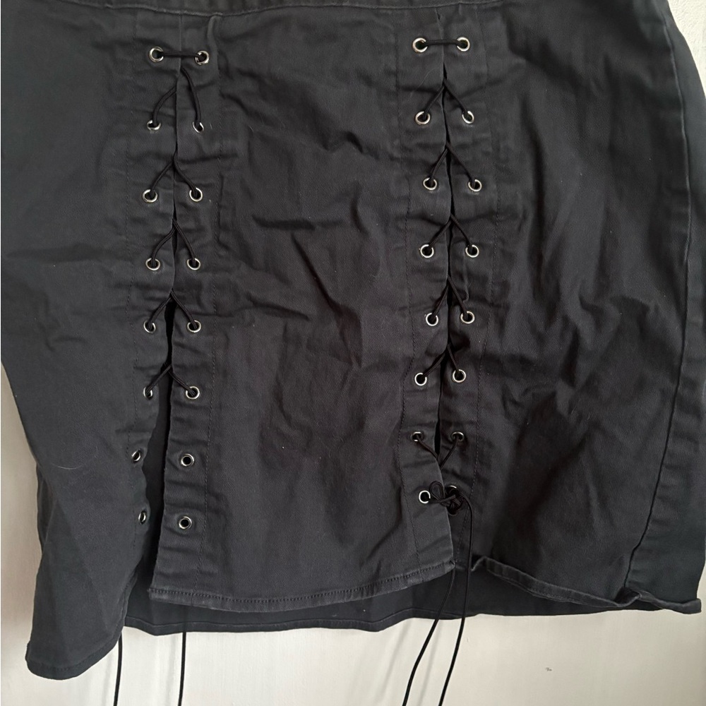 Black tied skirt